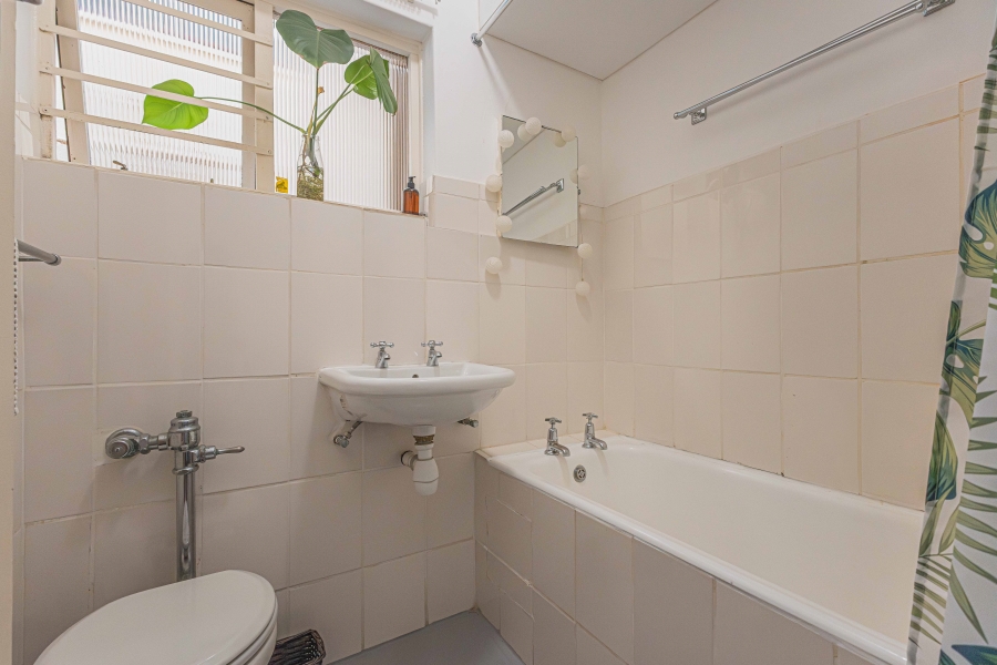 1 Bedroom Property for Sale in Sea Point Western Cape